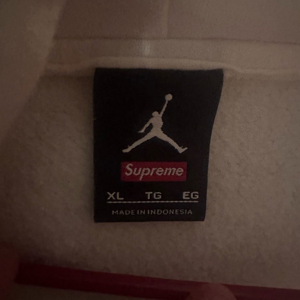 SUPREME x Jordan Hoodie - Picture 2 of 3
